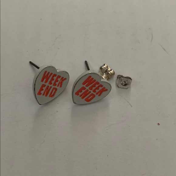 Source Unknown Jewelry - 1/2” white painted weekend pierced earring in good condition